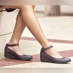 Dansko Shaylee Ankle Strap Wedges Luggage Waterproof Size 38 EUC